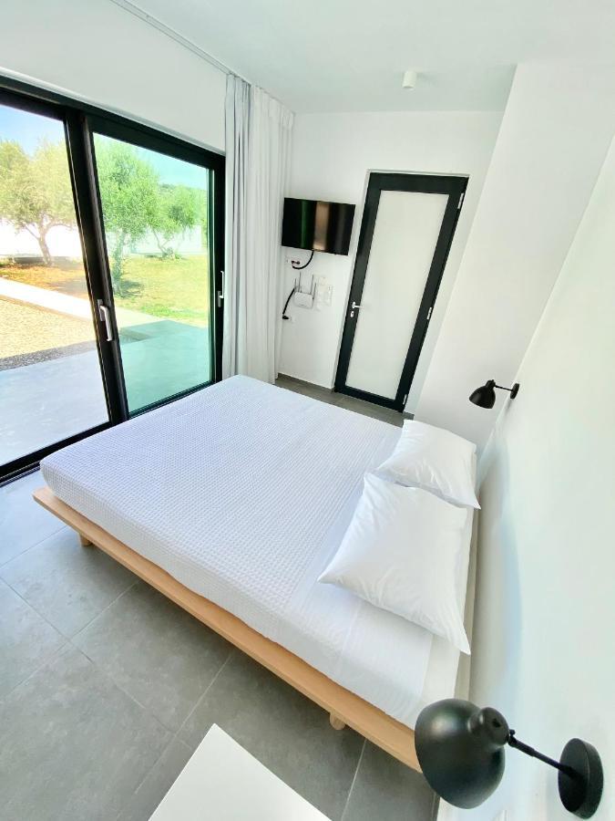 Lefko Apartments 塔伦蒂斯 外观 照片